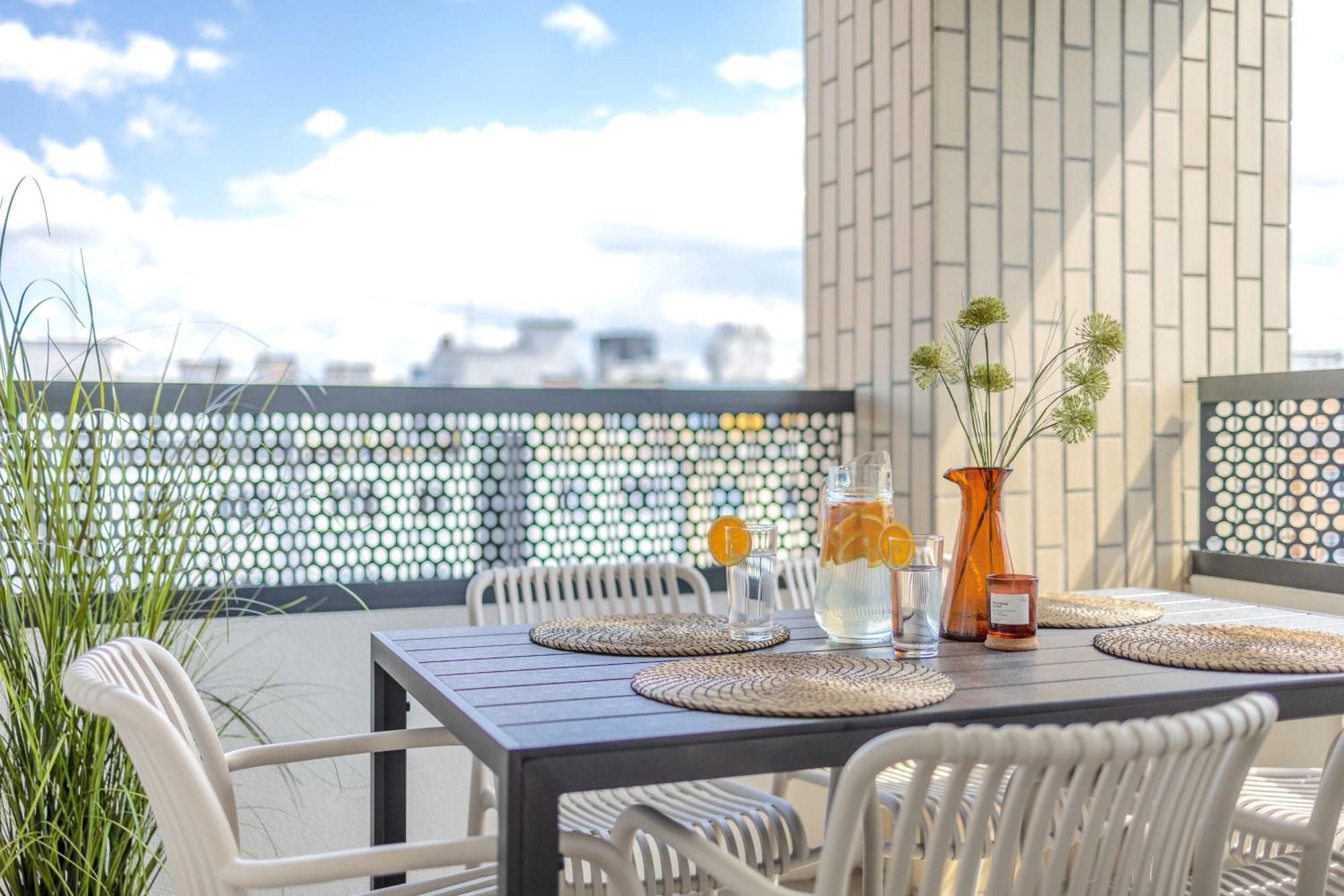 شقة Bright 2Br - 8Th Floor, Balcony, Free Parking - By Gravity براغ المظهر الخارجي الصورة