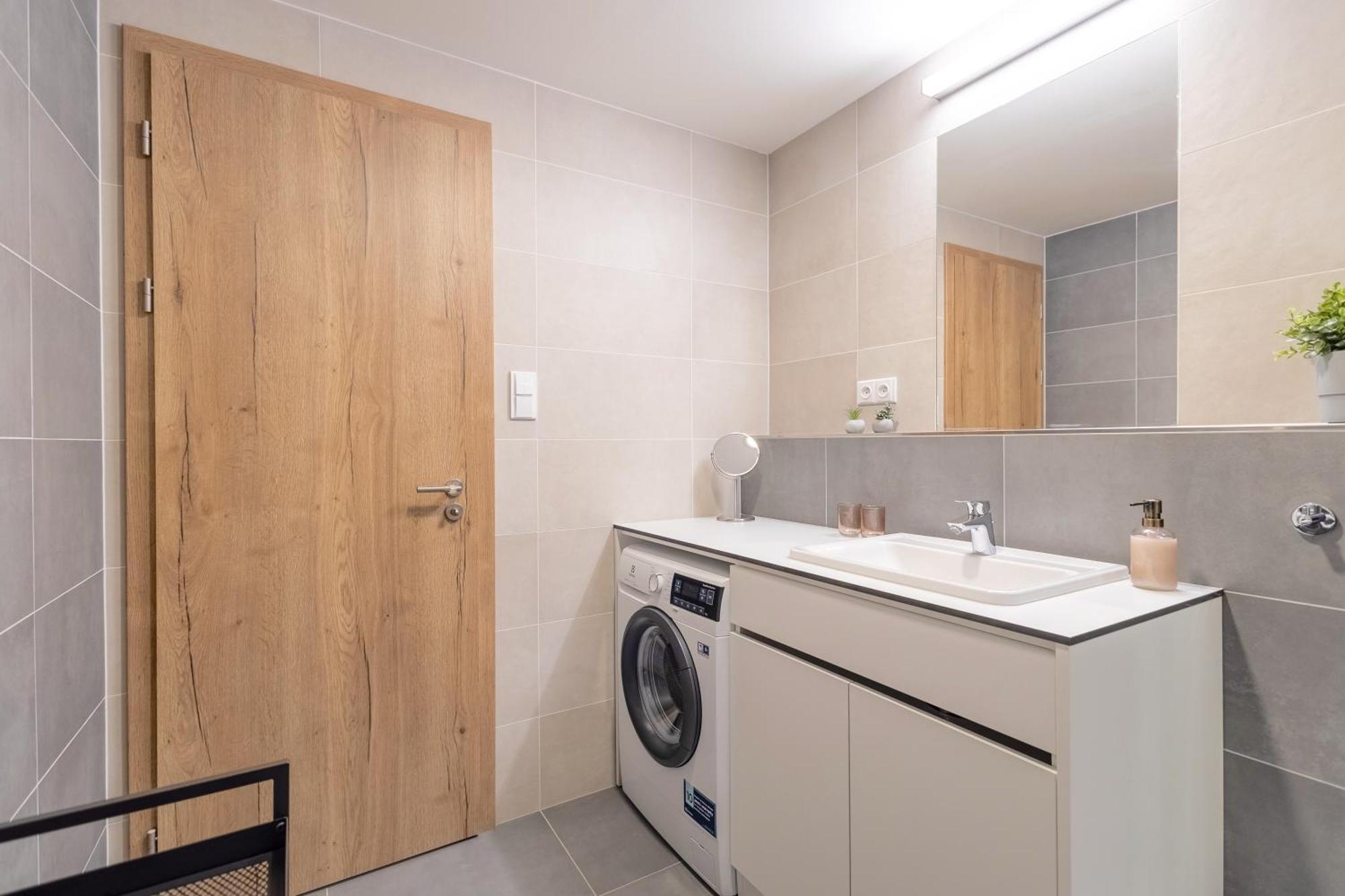 شقة Bright 2Br - 8Th Floor, Balcony, Free Parking - By Gravity براغ المظهر الخارجي الصورة
