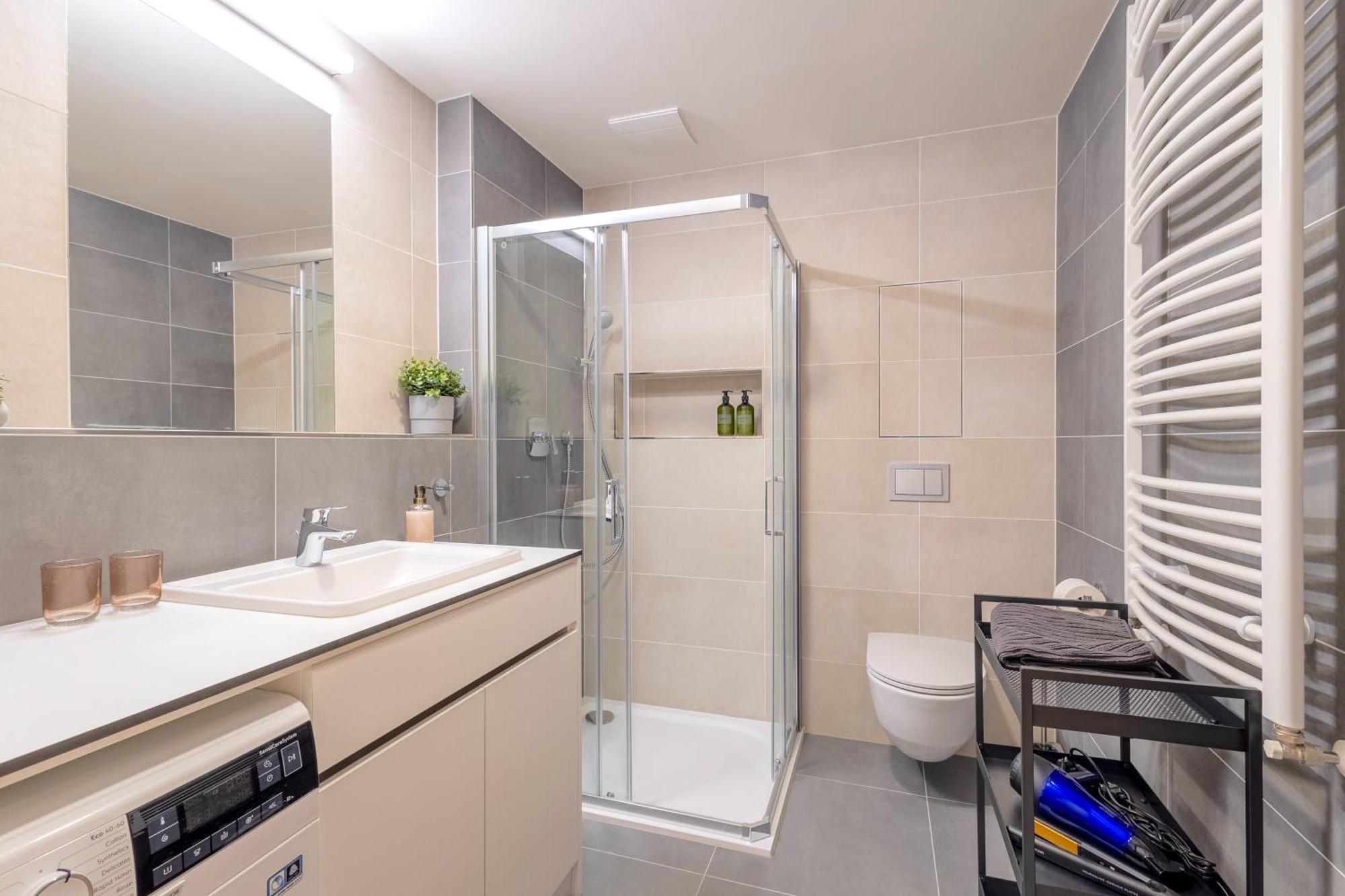 شقة Bright 2Br - 8Th Floor, Balcony, Free Parking - By Gravity براغ المظهر الخارجي الصورة
